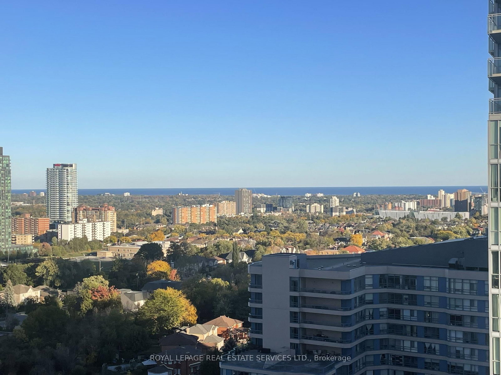 2006-3939 Duke Of York Blvd, Mississauga, view 14