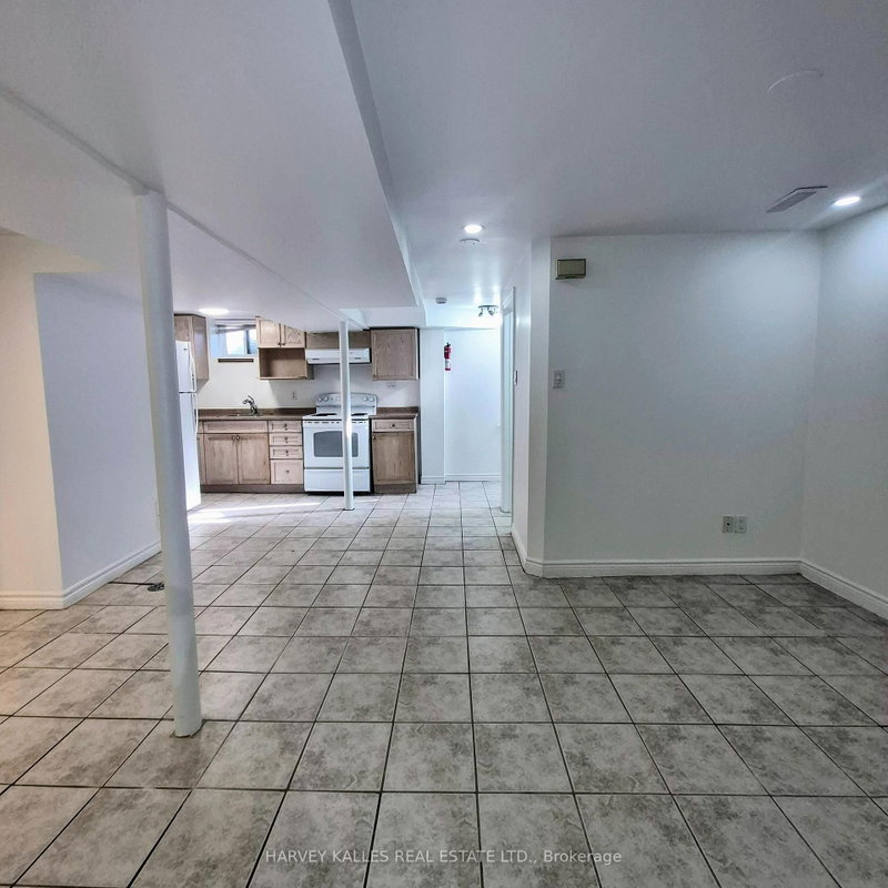 1575 Dufferin St photo 5