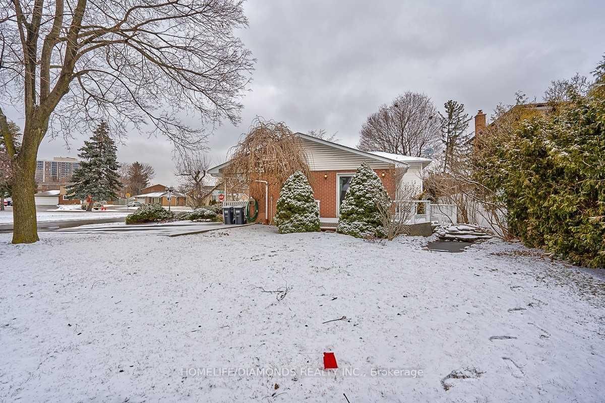 35 EDENBOROUGH Drive • Brampton, ON photo 4