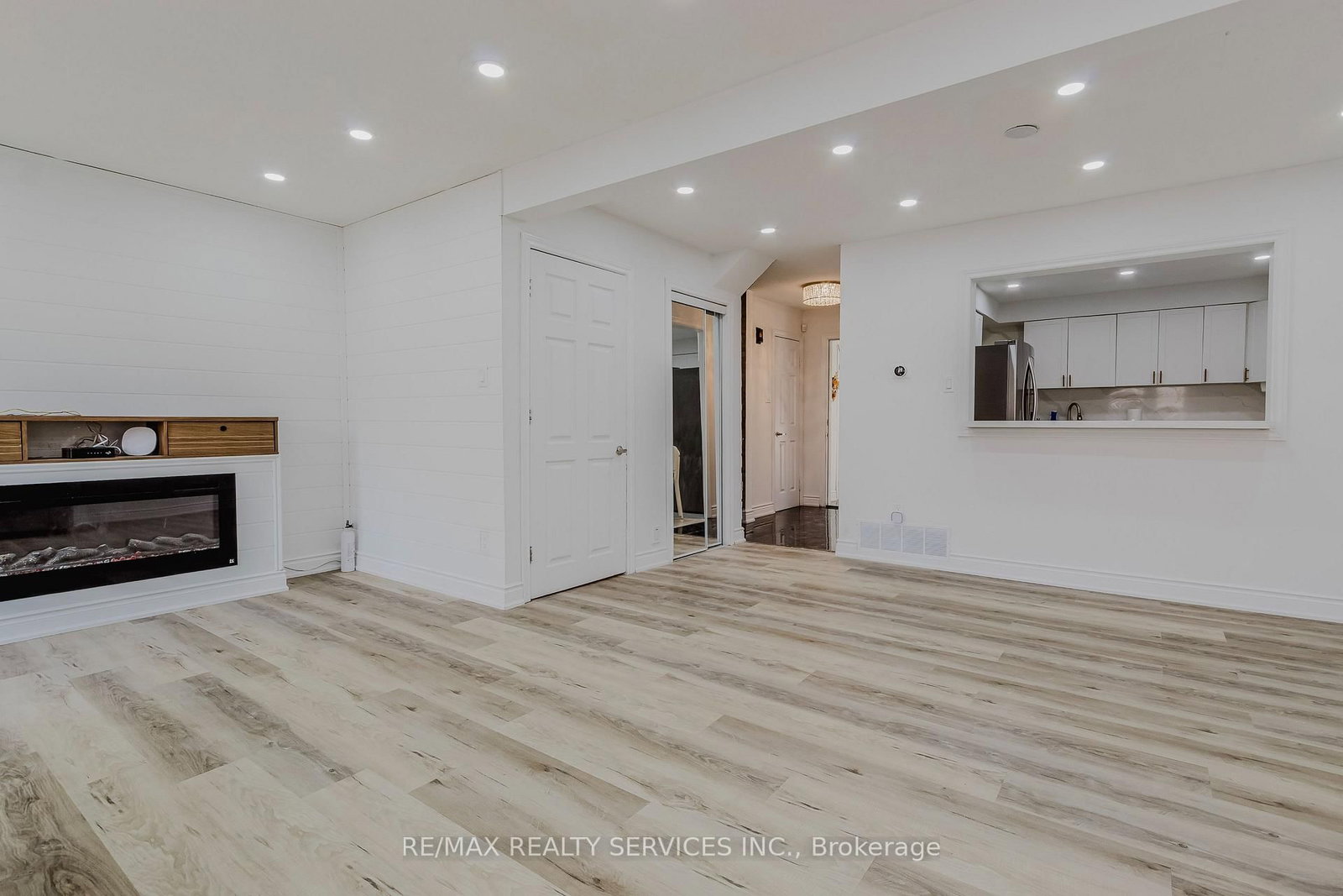75 Royal Salisbury Way • Brampton, ON photo 8
