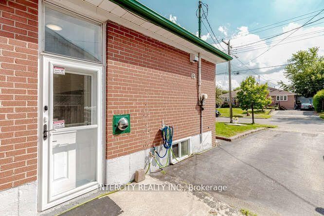 67 Raylawn Cres photo 2