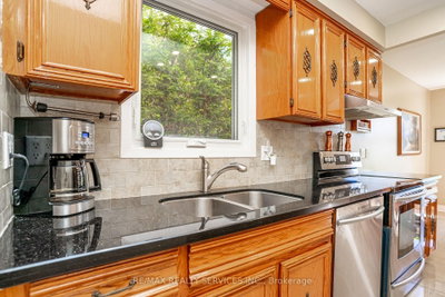 32 Winterfold Drive • Brampton, ON photo 9