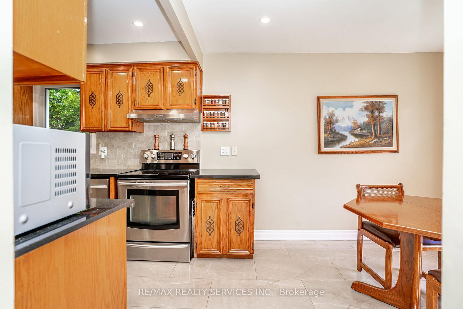 32 Winterfold Drive • Brampton, ON photo 6