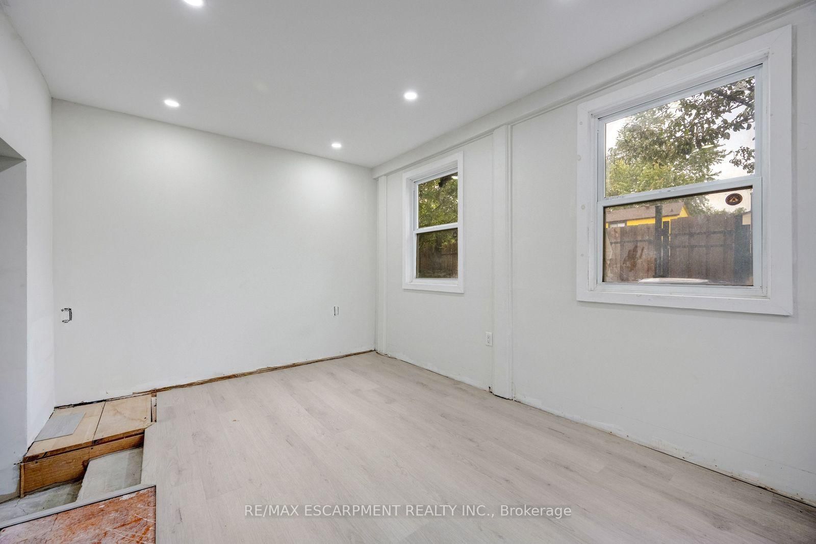 13 Holmstead Court • Brampton, ON photo 10