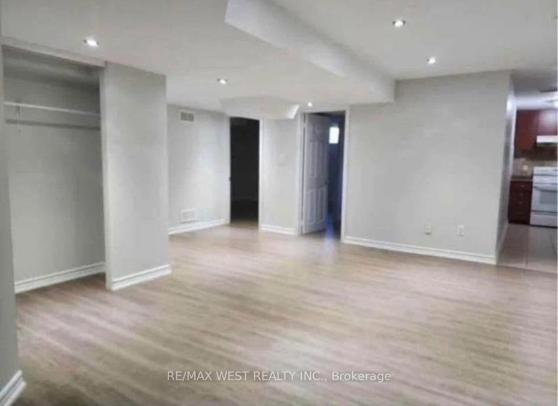 98 Yellow Avens Blvd photo 2