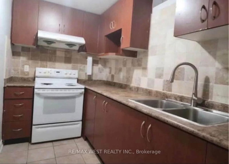 98 Yellow Avens Blvd photo 5