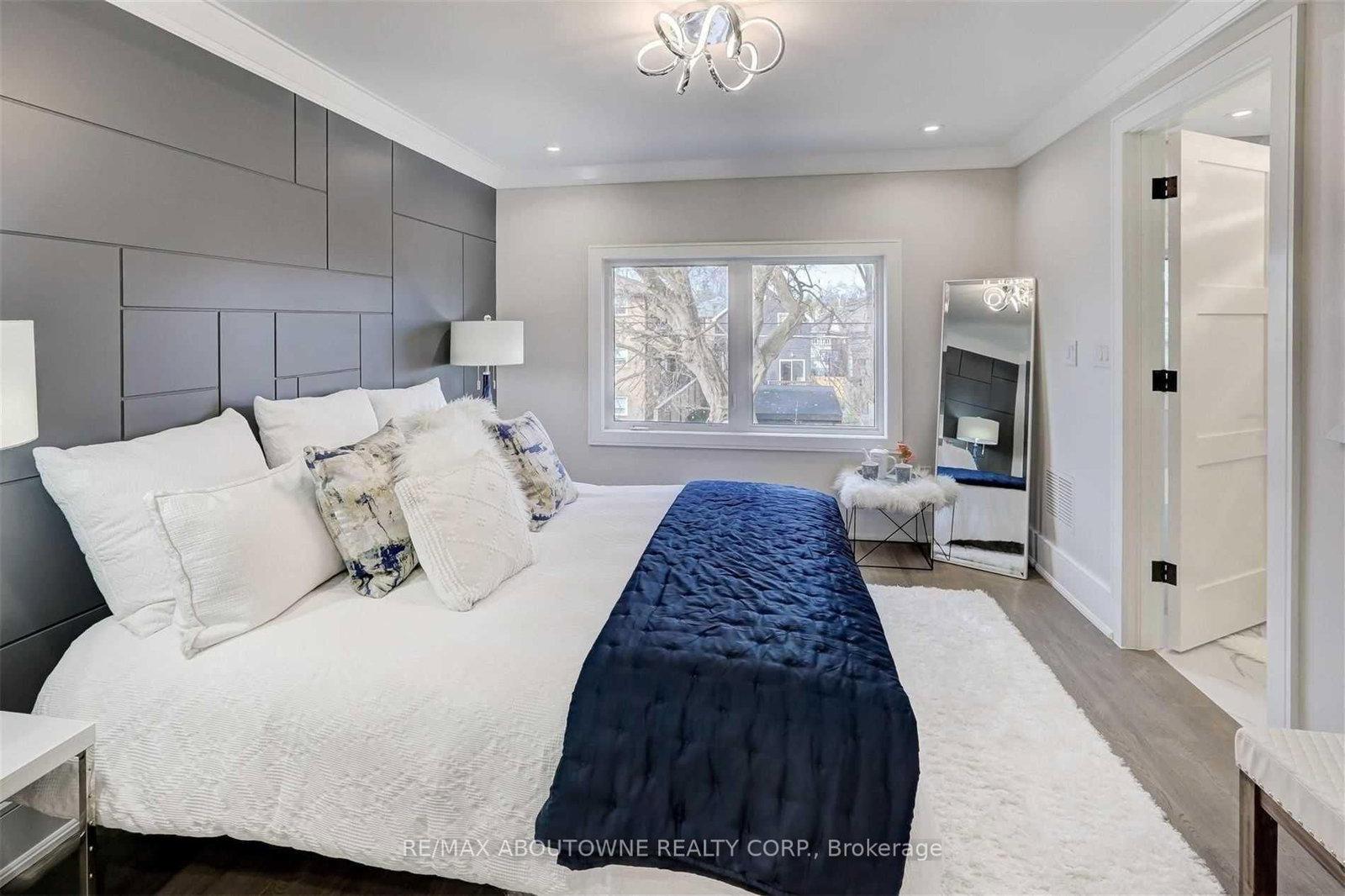 94 Lake Crescent • Toronto, ON photo 22