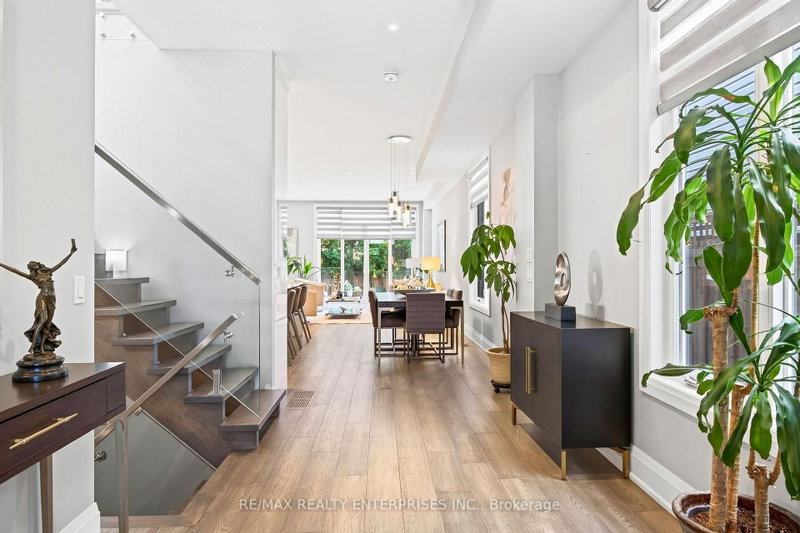 36B Pine Ave N photo 4