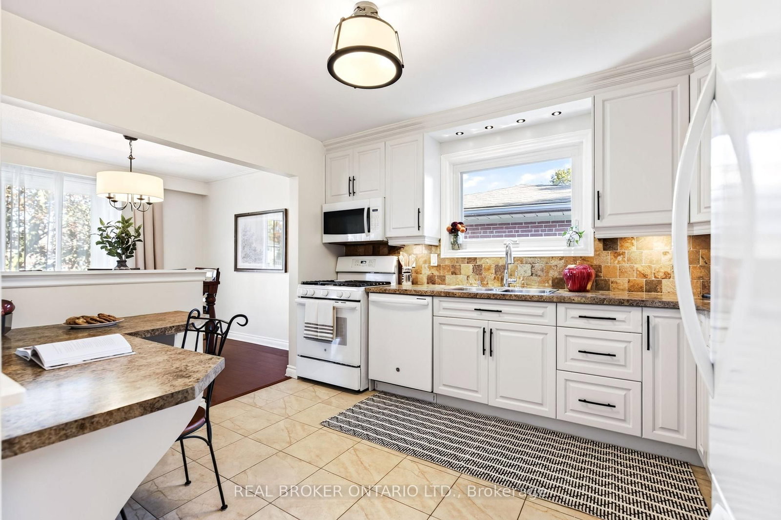 302 Delrex Boulevard • Halton Hills, ON photo 10
