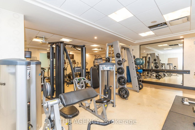 1070 Sheppard Ave photo 4