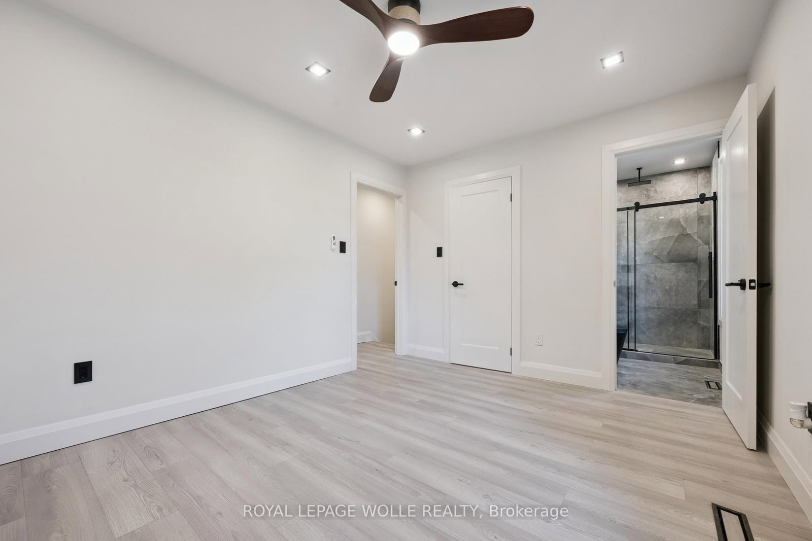 5475 Lakeshore Road • #107 • Burlington, ON photo 17