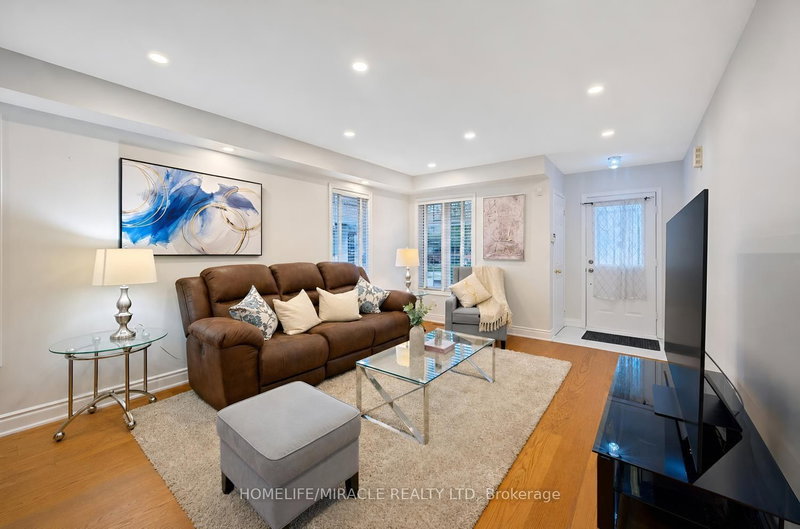 54 Starhill Cres photo 4