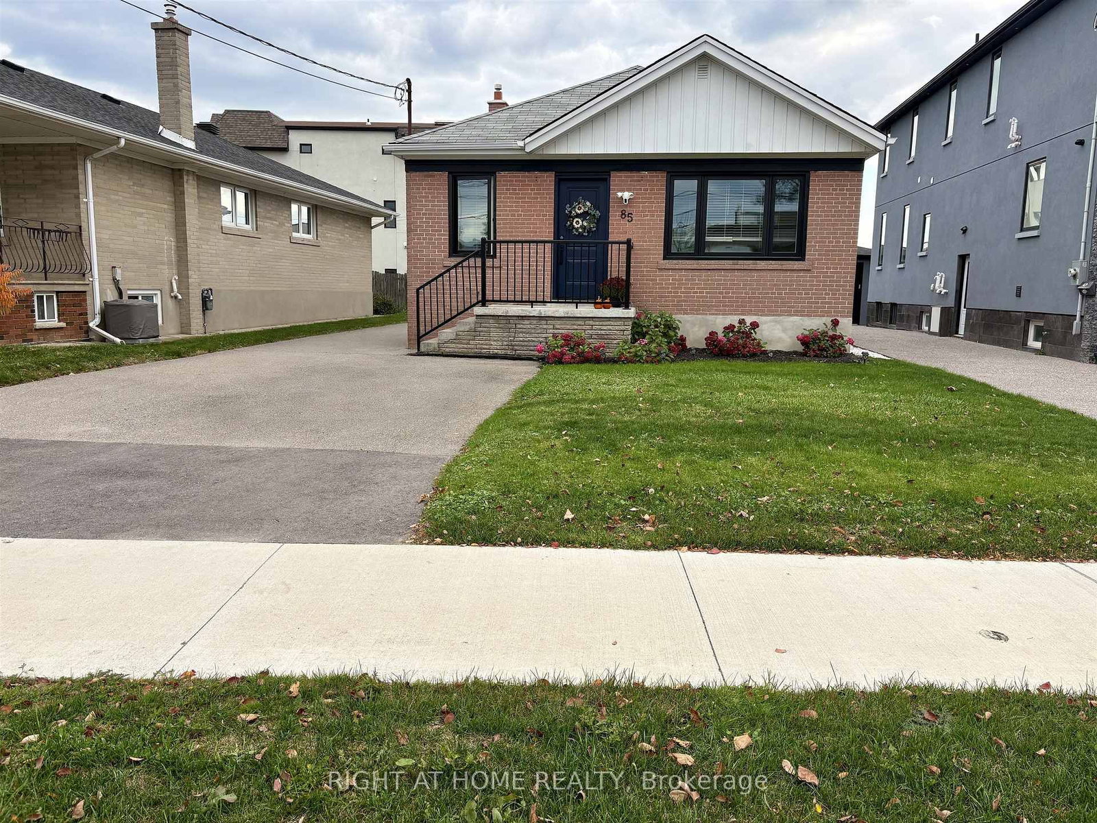 Detached House for sale at 85 Floral Pkwy, Toronto, Ontario, M6L 2C3 - Maple Leaf - MLS: W14110988
