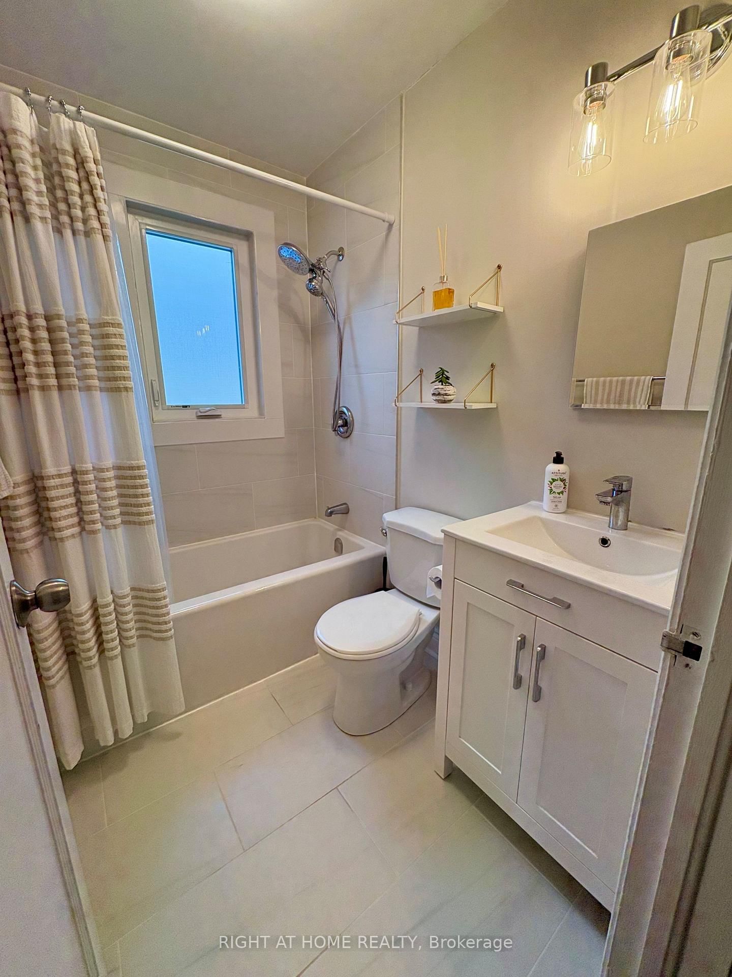 85 Floral Parkway • Toronto, ON photo 11