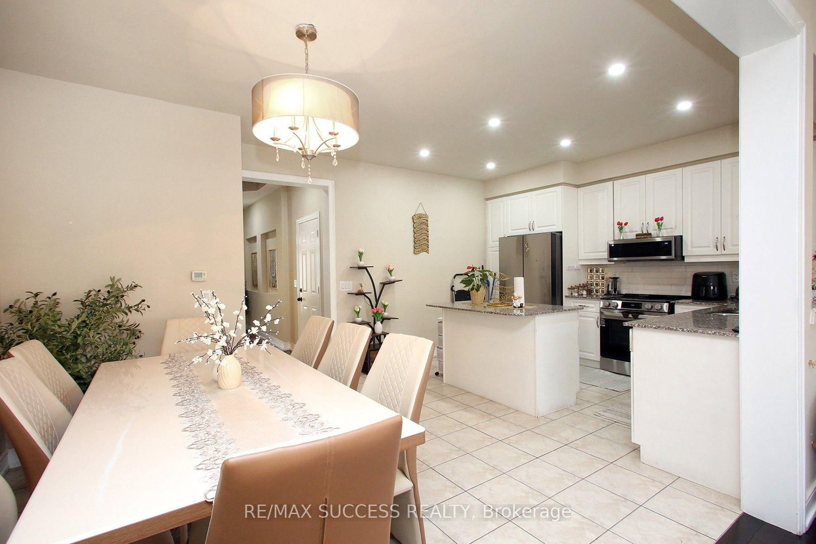 103 Donovan Heights • Milton, ON photo 12