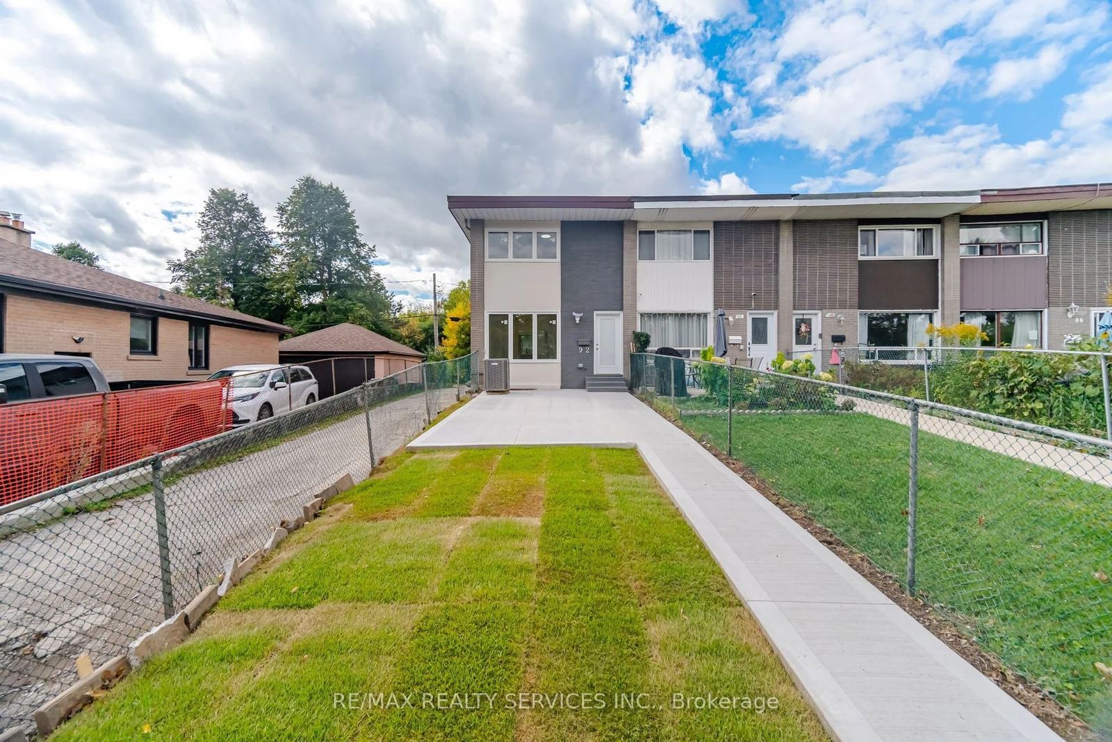 92 Corby Crescent • Brampton, ON photo 2