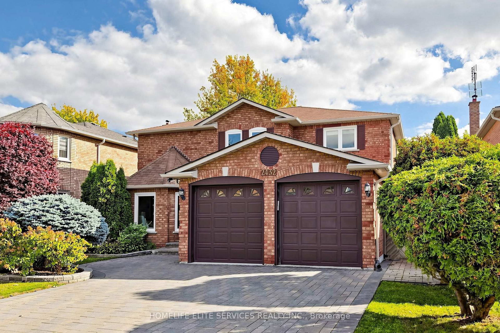2432 Stoll Drive • Oakville, ON photo 2