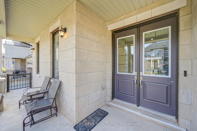 6 Hackwood Heights • Brampton, ON photo 3