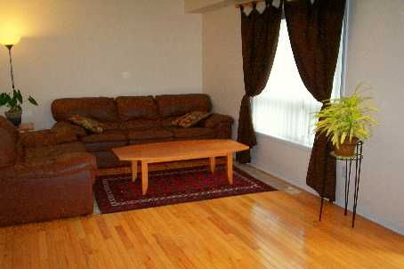 3040 Bentley Dr, Mississauga, L5M6W2 | Image 2