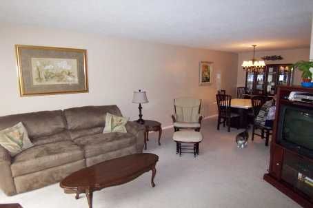 2349 Middlesmoor Cres, Burlington, L7P3X4 | Image 2