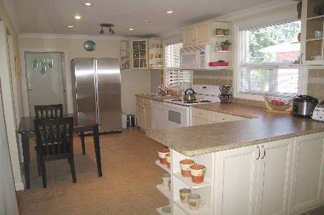 3 Bonnyview Dr, Toronto, M8Y3G5 | Image 3