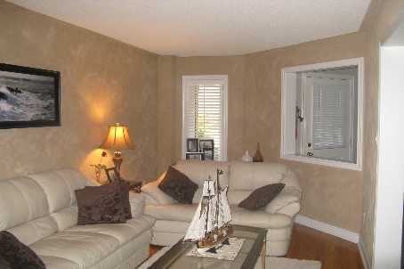 542 Leatherleaf Dr, Mississauga, L4Z3Y5 | Image 2