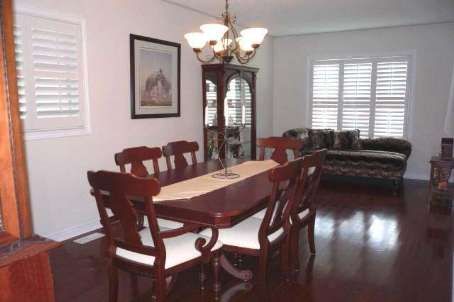 5 Castlegate Blvd, Brampton, L6P2L4 | Image 2