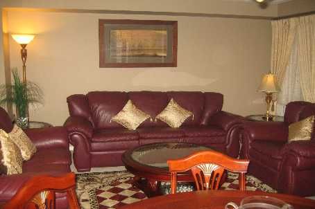 49 Larkspur Rd, Brampton, L9R1W8 | Image 2