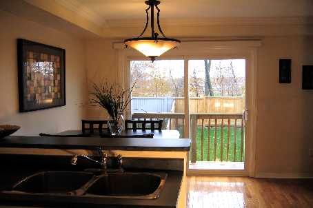 3376 Angel Pass Dr, Mississauga, L5M7K9 | Image 2