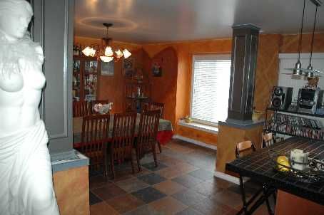 18 Brambirch Cres, Brampton, L7A1V1 | Image 2