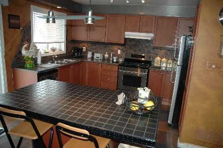 18 Brambirch Cres, Brampton, L7A1V1 | Image 3