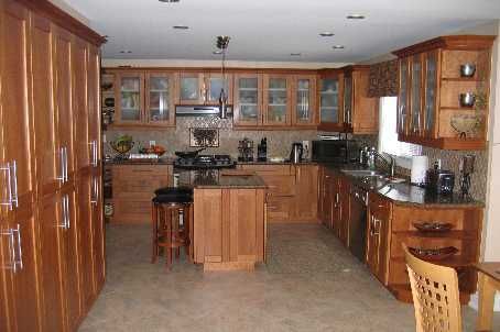 16 Chalmers Crt, Brampton, L6Z3G9 | Image 3