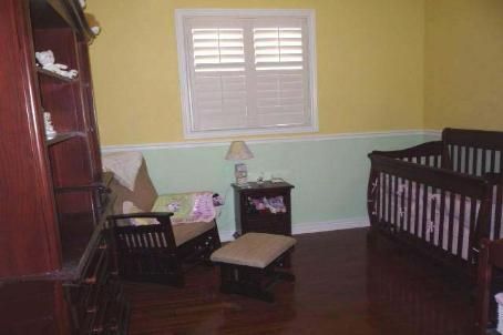 5 Castlegate Blvd, Brampton, L6P2L4 | Image 2