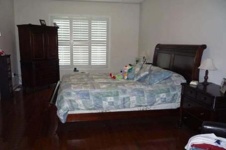 5 Castlegate Blvd, Brampton, L6P2L4 | Image 3