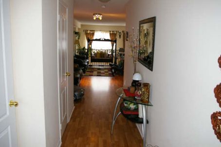 16 - 7360 Zinnia Pl, Mississauga, L5W2A1 | Image 2