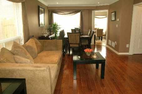 110 Dwyer Dr, Brampton, L6P2C3 | Image 2