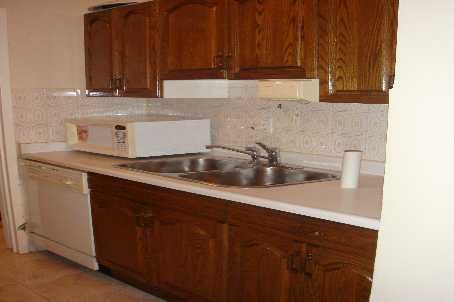 902 - 3065 Queen Frederica Dr, Mississauga, L4Y3A3 | Image 3