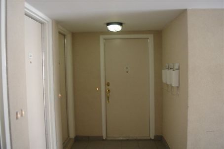 22 - 37 Four Winds Dr, Toronto, M3J1K7 | Image 2