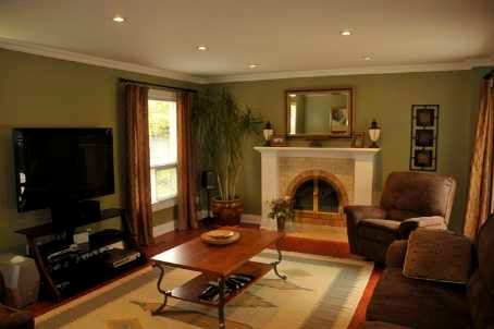 16 Chalmers Crt, Brampton, L6Z3G9 | Image 2