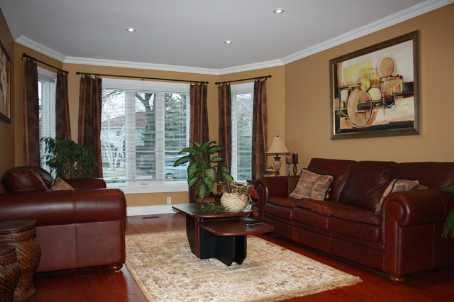 16 Chalmers Crt, Brampton, L6Z3G9 | Image 3