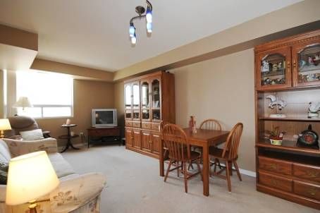 404 - 32 Tannery St, Mississauga, L5M1V2 | Image 2