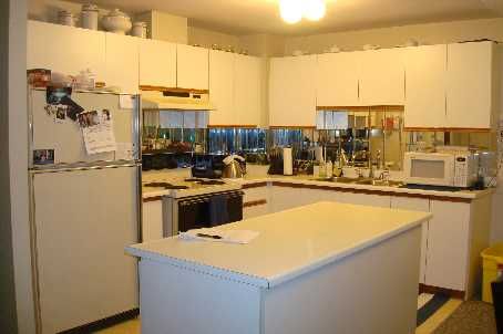 102 - 1275 Cornerbrook Pl, Mississauga, L5C3J3 | Image 2