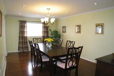 7068 Rosehurst Dr, Mississauga, L5N6Y8 | Image 3