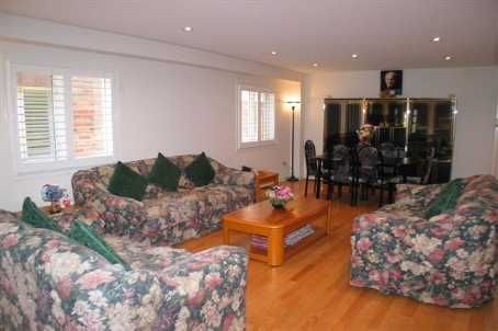 5077 Dubonet Dr, Mississauga, L5M7X5 | Image 2