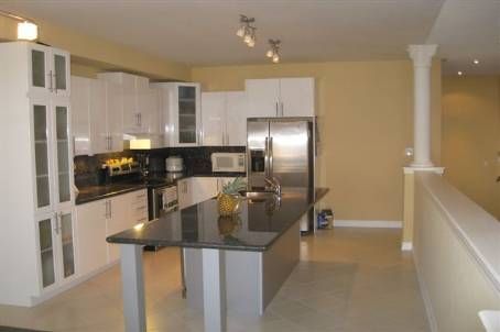 3935 Candlelight Dr, Mississauga, L5M8B3 | Image 2