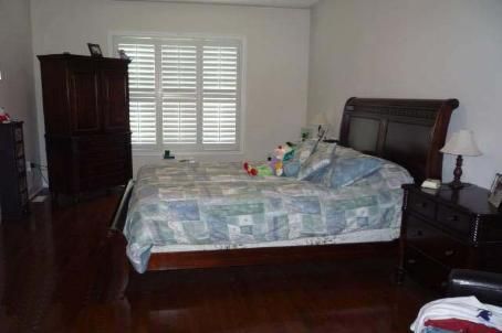 5 Castlegate Blvd, Brampton, L6P2L4 | Image 3