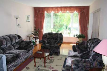 1704 Oberon Cres, Mississauga, L4X2K8 | Image 2