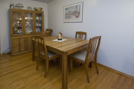 19 Flamingo Cres, Brampton, L6T2G4 | Image 3