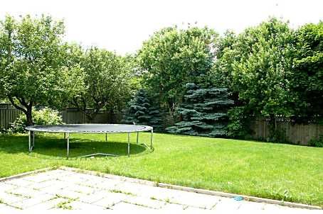 15 Jasper Cres, Brampton, L6S1W8 | Image 2