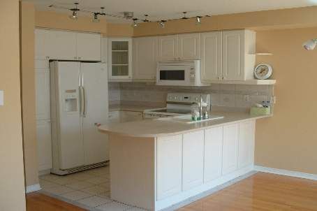 3162 Pearwood Pl, Mississauga, L5B4H1 | Image 3